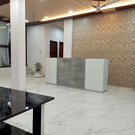 5 Petals Hotel Varanasi Bagian luar foto